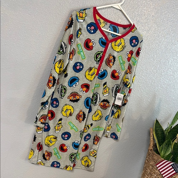 Sesame Street Pajamas NWT Size: Small - Picture 9 of 14